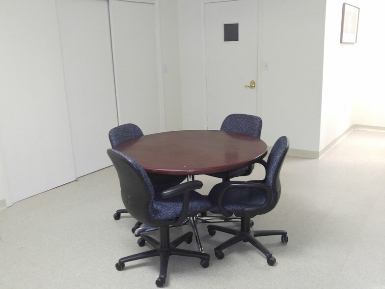 More Photos Of 17-19 George St, East Hartford Office For Sale