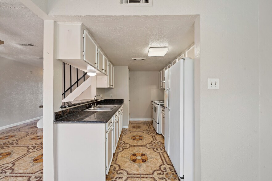 More Photos Of 2323 Burke, Pasadena Apartments For Sale