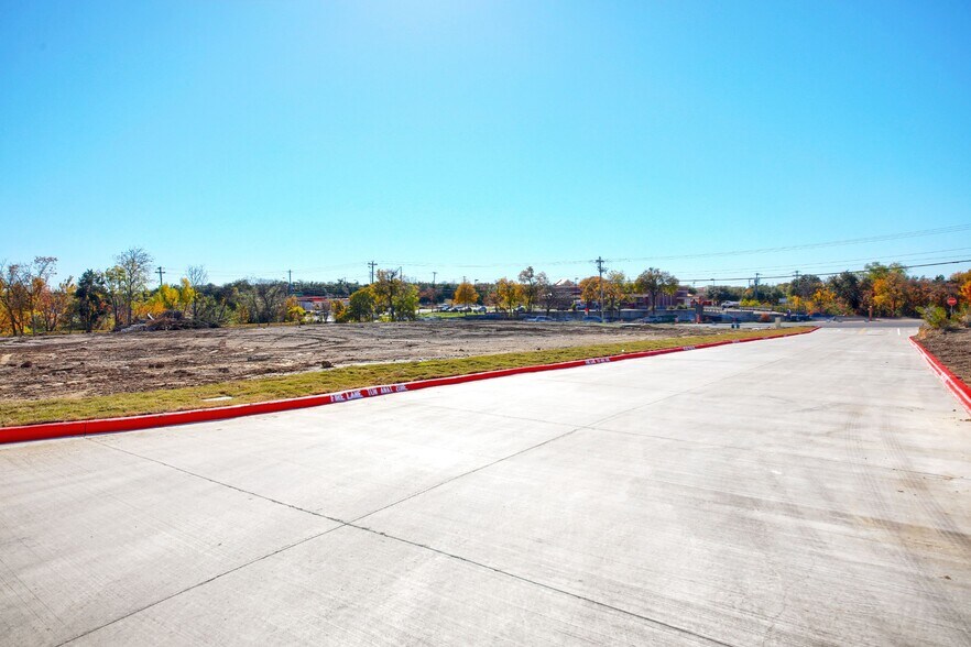 More Photos Of 720 S Bell Blvd, Cedar Park Showroom For Lease