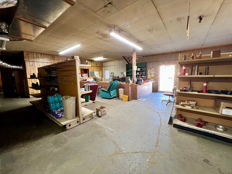 More Photos Of 402 Bermuda st, Quitman Flex For Sale