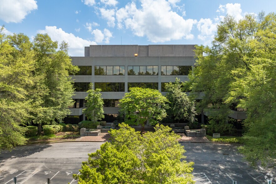 More Photos Of 2600 Thousand Oaks Blvd, Memphis Office For Lease