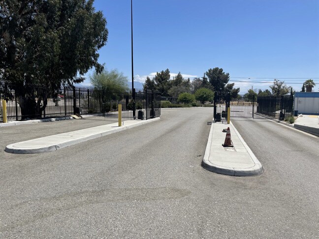 More Photos Of 1938 W 5th St, San Bernardino Truck Terminal For Lease