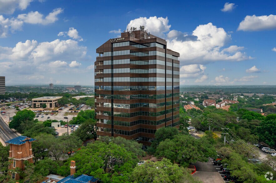 More Photos Of 8122 Datapoint Dr, San Antonio Medical For Lease