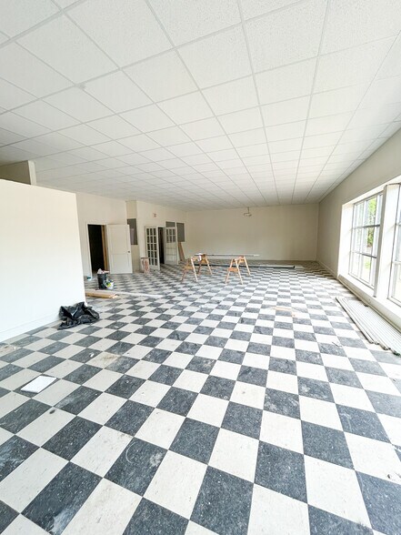 More Photos Of 97 S Sage Ave, Mobile General Retail For Sale