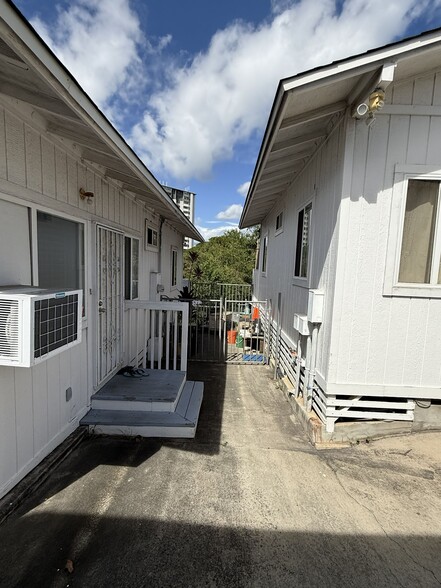 More Photos Of 1424 Gulick Ave, Honolulu Multifamily For Sale