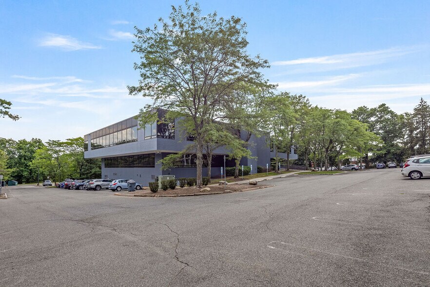 More Photos Of 95 Chestnut Ridge Rd, Montvale Office For Lease