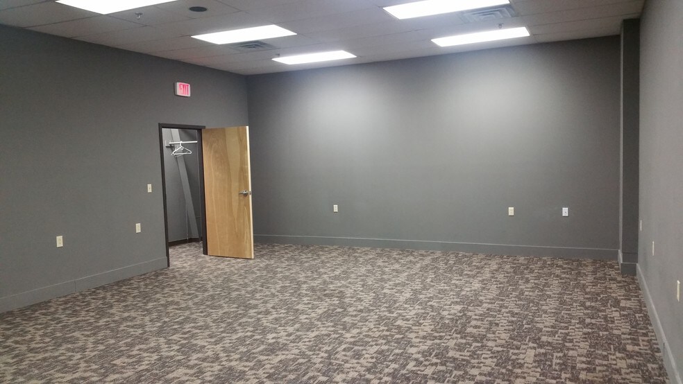 More Photos Of 340 Greenbrier Dr, Charlottesville Manufacturing For Lease