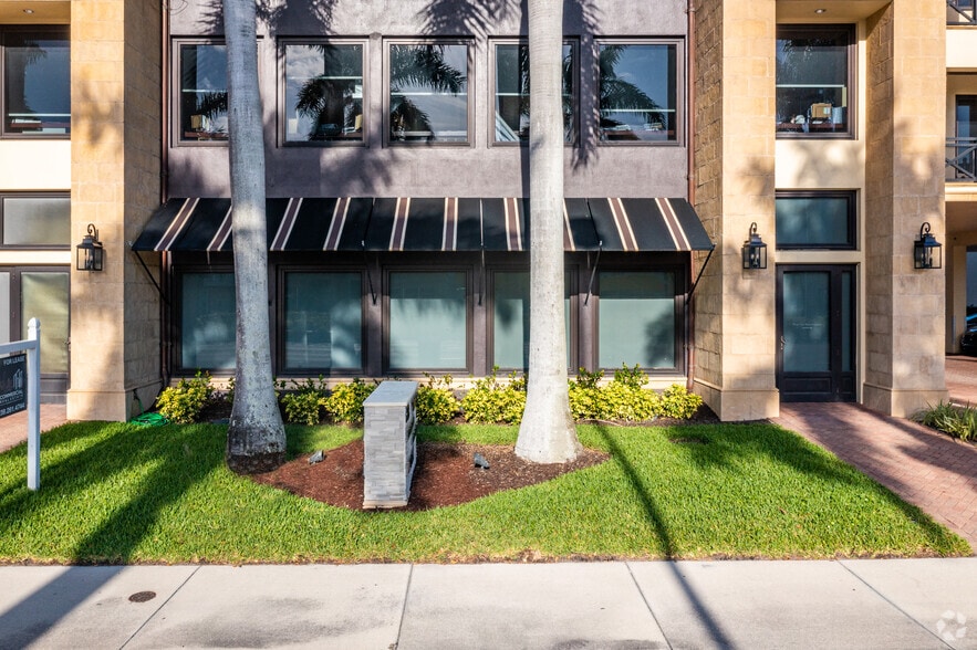 More Photos Of 633 9th St N, Naples Office For Lease
