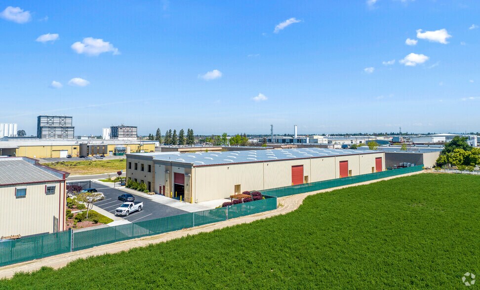 More Photos Of 3280 Liberty Square Pky, Turlock Warehouse For Lease