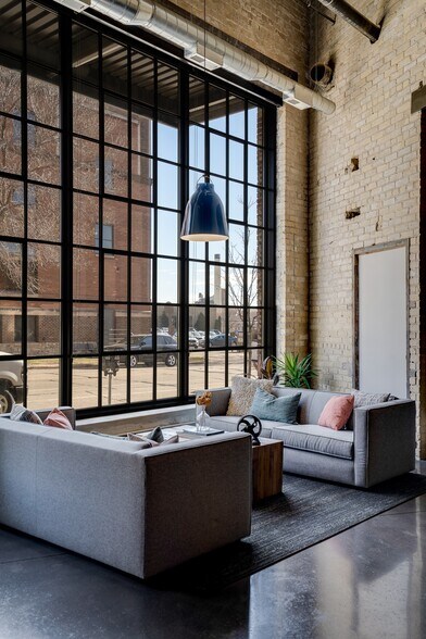 More Photos Of 2410 University Ave W, Saint Paul Apartments For Lease