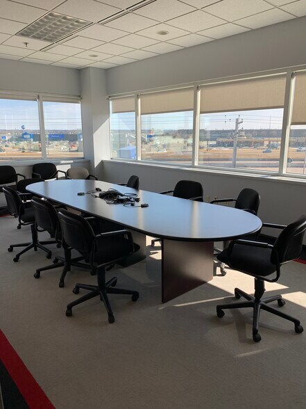 More Photos Of 1580 Mid Valley Dr, De Pere Office For Sale