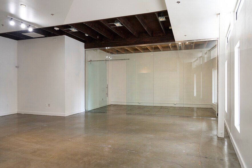More Photos Of 1025 S 1st St, Las Vegas Storefront Retail Office For Lease