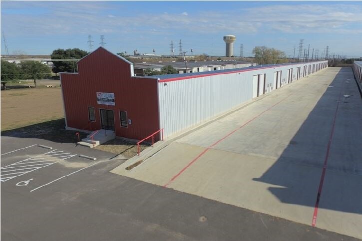 More Photos Of 5900 Franklin Ave, Waco Manufacturing For Lease