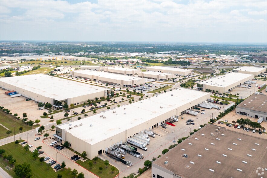 More Photos Of 2500 Scarbrough Dr, Austin Unknown For Lease