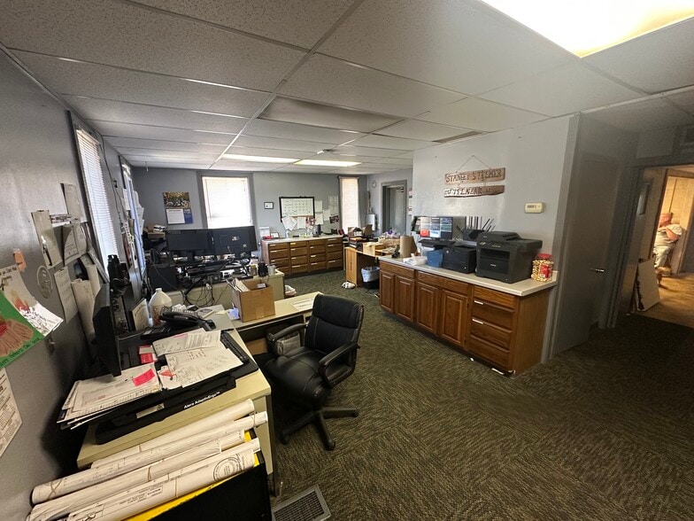 More Photos Of 30030-30040 Lakeland Blvd, Wickliffe Showroom For Lease