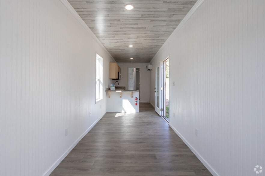 More Photos Of 1679 Atlanta Hwy SE, Statham Warehouse For Lease