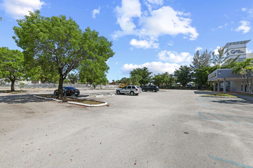 More Photos Of 190 NW 79th Ave, Miami Religious Facility For Lease
