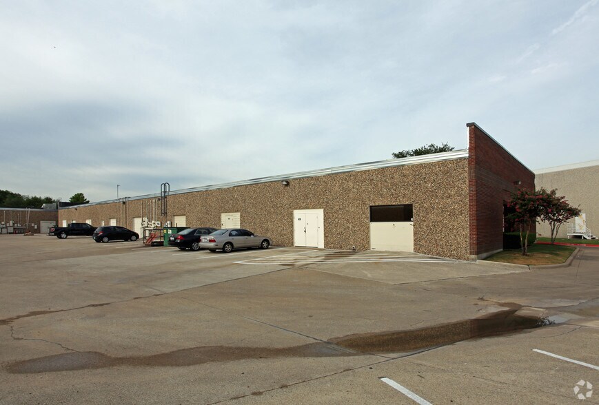 More Photos Of 1611 N Interstate 35E, Carrollton Research And Development For Lease