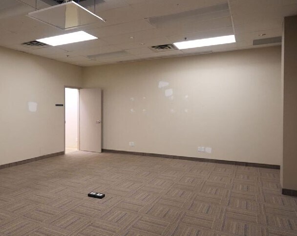 More Photos Of 78 Richmond St W, Oshawa Office For Lease