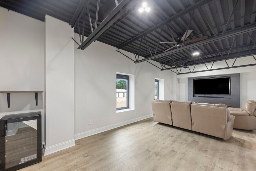 More Photos Of 103 Quarry Rd, Rochelle Warehouse For Sale