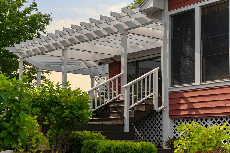 More Photos Of 10343 E Hilltop Rd, Suttons Bay Winery Vineyard For Sale