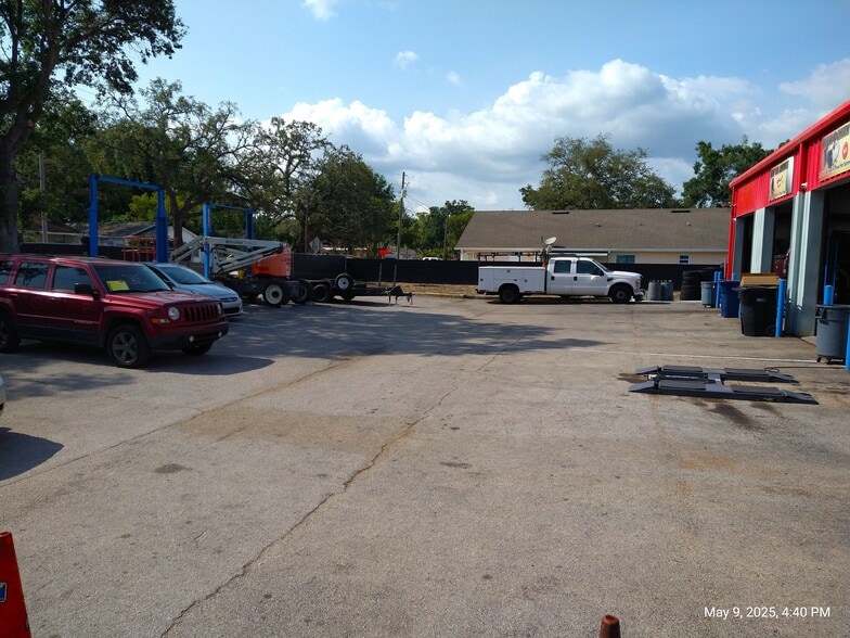 More Photos Of 715 W Waters Ave, Tampa General Retail For Sale