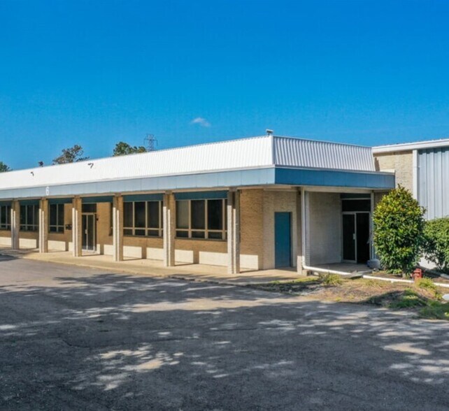 More Photos Of 6 Princess Rd, Lawrenceville Warehouse For Lease