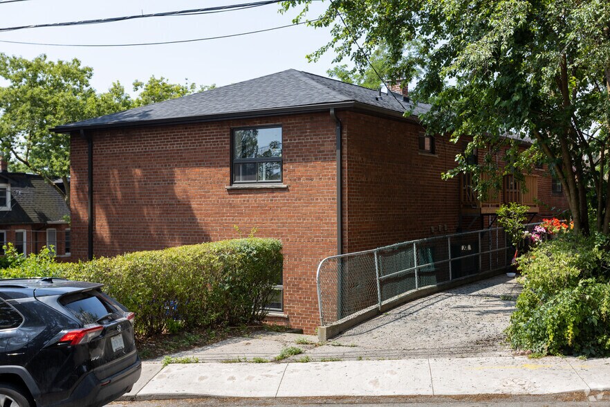 Primary Photo Of 24 Indian Road Cres, Toronto Apartments For Sale