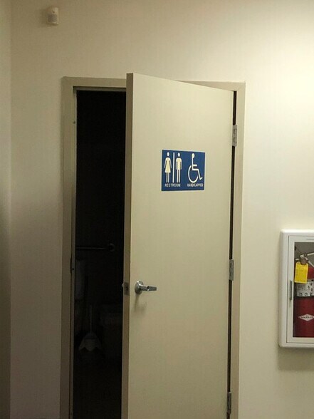 More Photos Of 2180 Northwest Blvd, Newton Medical For Sale