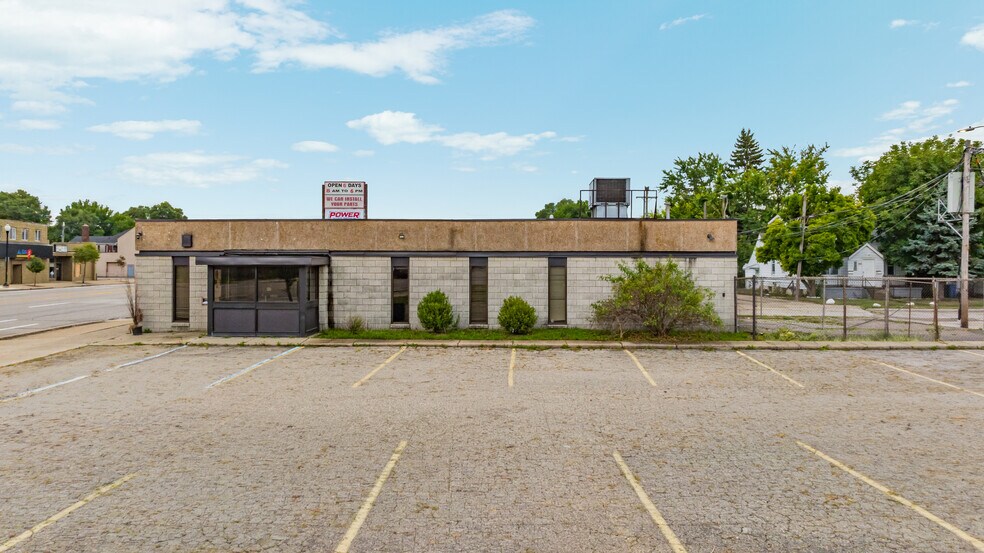 More Photos Of 21511 Van Dyke Ave, Warren Bank For Sale