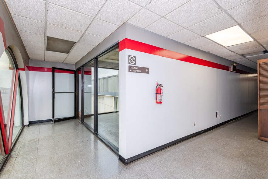 More Photos Of 106 Restoration Park Dr, Medway Service For Lease