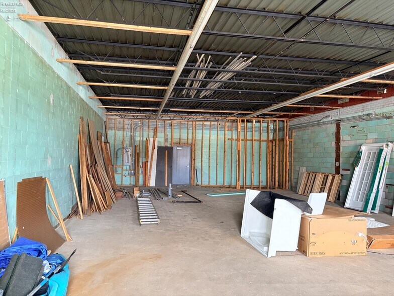 More Photos Of 110 Railroad St, Clyde Restaurant For Sale