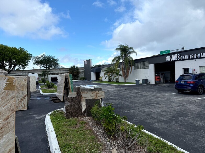 More Photos Of 1815 10th Ave N, Lake Worth Beach Warehouse For Lease