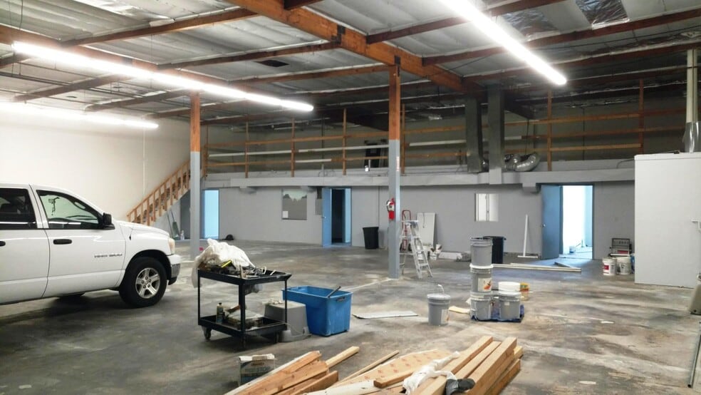 More Photos Of 10722 Trask Ave, Garden Grove Warehouse For Lease