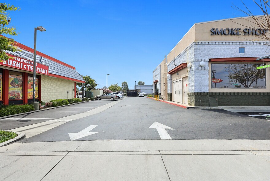 More Photos Of 5900-5912 Del Amo Blvd, Lakewood Freestanding For Sale