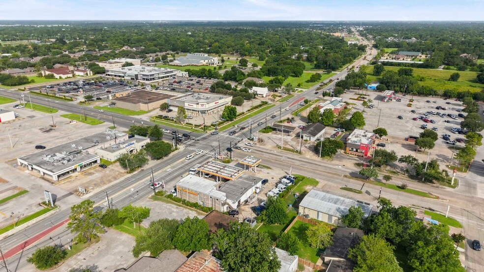 More Photos Of 101 S Friendswood Dr, Friendswood General Retail For Sale