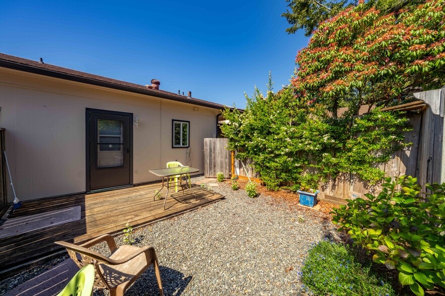 More Photos Of 542 Pacific Ave, Brookings Multifamily For Sale
