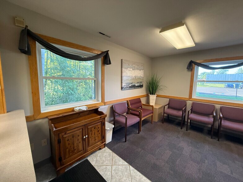 More Photos Of 8287-8289 Loop Rd, Baldwinsville Office For Lease