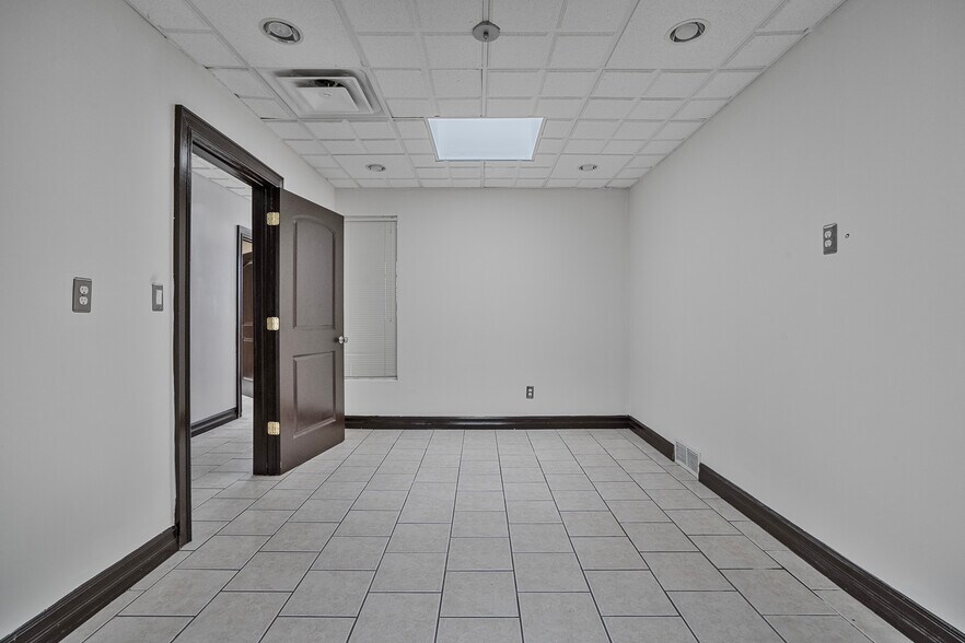 More Photos Of 24336 Michigan Ave, Dearborn Freestanding For Lease