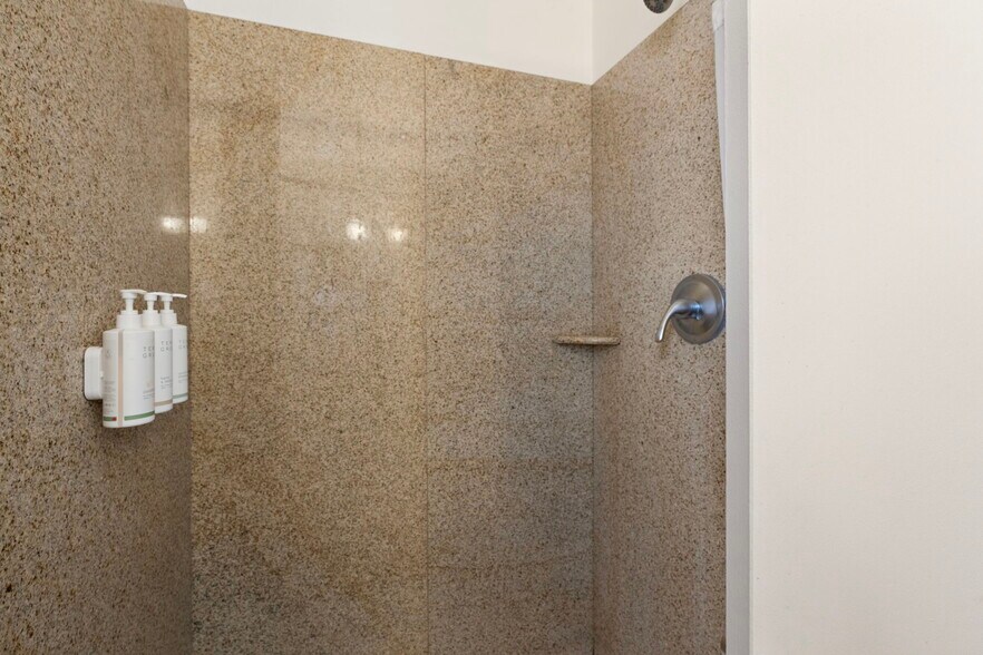 More Photos Of 430 E Route 66, Williams Hotel For Sale