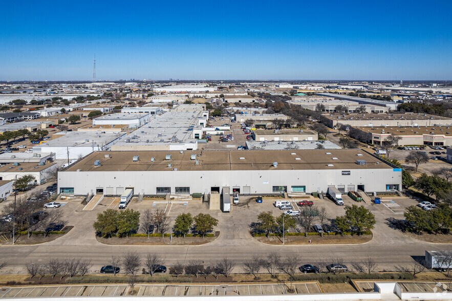 More Photos Of 3301 Wood Dr, Garland Distribution For Lease