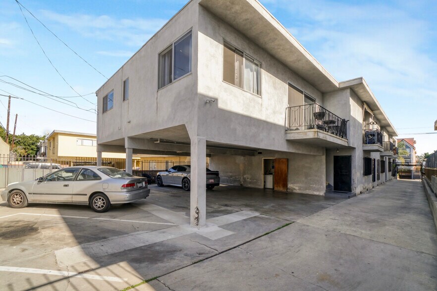 More Photos Of 3121 S Canfield Ave, Los Angeles Apartments For Sale