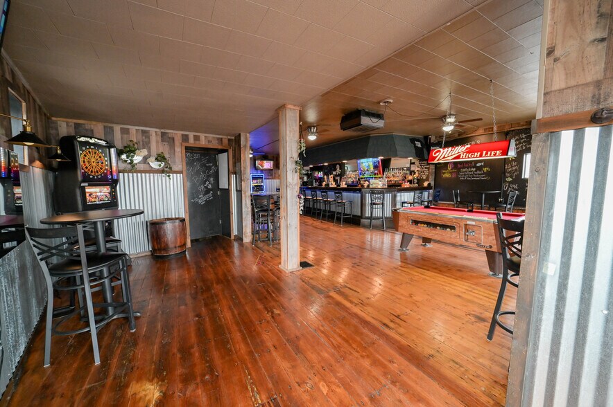 More Photos Of 157 Whitesboro St, Yorkville Storefront For Sale