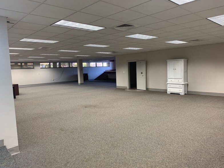 More Photos Of 130 N Ridgewood Ave, Daytona Beach Office For Sale