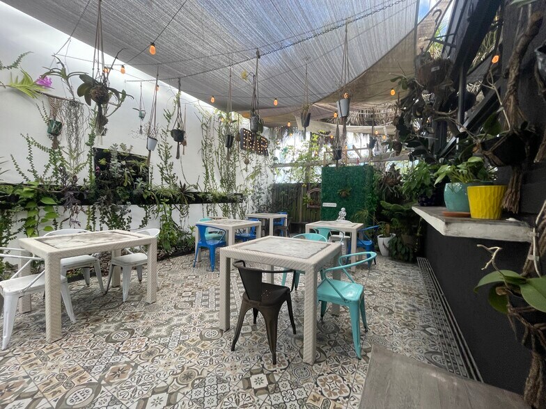 More Photos Of 201-205 NE 31st St, Oakland Park Restaurant For Sale