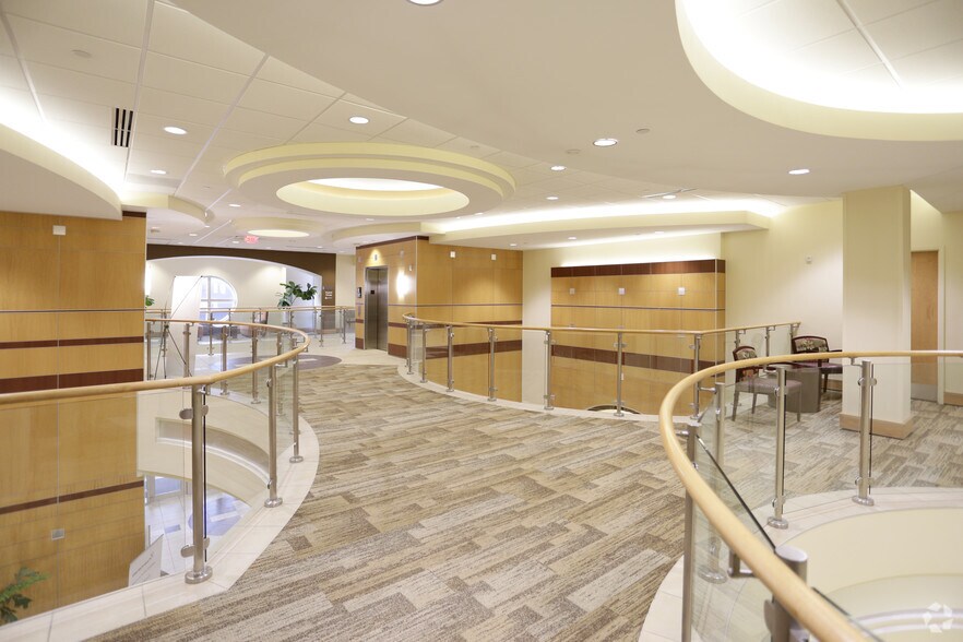 More Photos Of 555 Midtowne St, Grand Rapids Medical For Lease