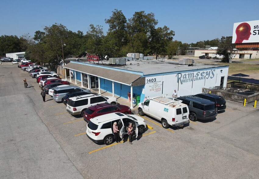 More Photos Of 1403 N Navarro St, Victoria Restaurant For Sale