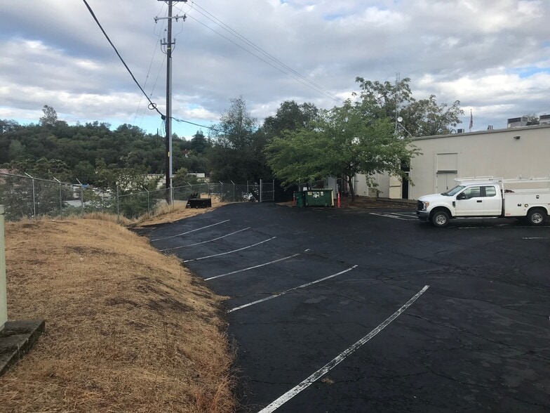More Photos Of 197 Mono Way, Sonora Office For Lease