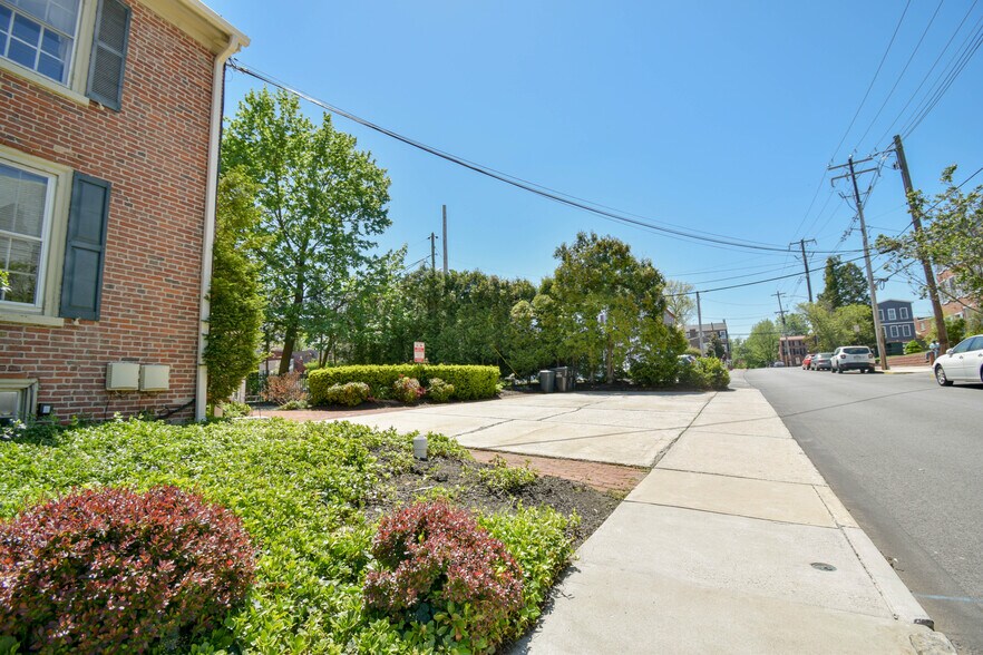 More Photos Of 300 S High St, West Chester Office For Sale
