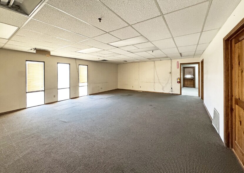 More Photos Of 4601 Paseo Del Norte NW, Albuquerque Warehouse For Lease